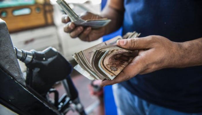 # رفع سعر البنزين يتصدر مصرياً.. قائد الانقلاب يواصل تكدير الشعب