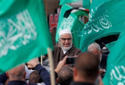 الاحتلال يمنع الشيخ رائد صلاح من السفر للخارج