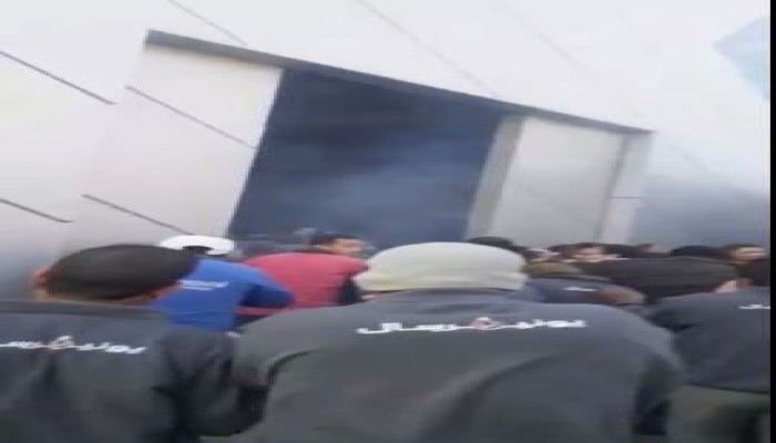 داخلية الانقلاب تعتقل عمال يونيفرسال وتمطرهم بالغاز بعد انتحار زميلهم