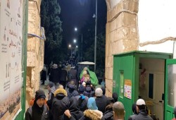 الآلاف يؤمون الأقصى ومساجد غزة والضفة في فجر الشهداء