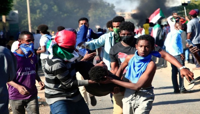 عشرات الإصابات باحتجاجات السودان.. واعتقال 77 متظاهرا