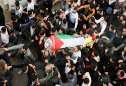 جماهير الخليل تشيع جثمان الشهيد عمار أبو عفيفة