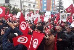 مظاهرات حاشدة في تونس ضد الانقلاب