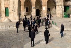 عشرات المستوطنين يدنسون المسجد الأقصى