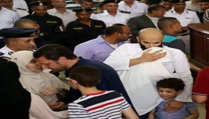 زوجة وزير الغلابة: متى ينتهي الحرمان من الزيارة في سجون الانقلاب؟!