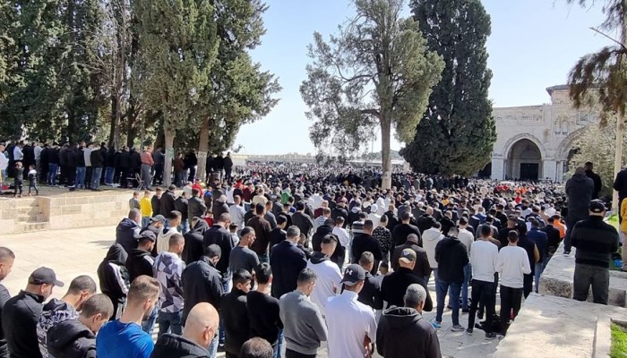 35 ألفا يؤدون الجمعة في رحاب المسجد الأقصى
