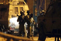 الاحتلال يعتقل 6 شبان فلسطينيين على حواجزه بالضفة