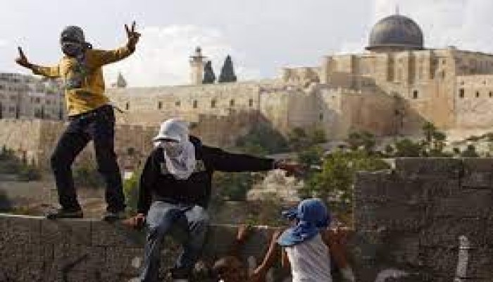 إصابة عشرات الفلسطينيين بالاختناق خلال مواجهات مع قوات الاحتلال