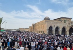 150 ألفًا يؤدون الجمعة الثالثة من رمضان بالمسجد الأقصى