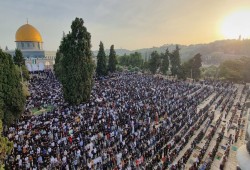 200 ألف مصل يؤدون صلاة عيد الفطر في الأقصى