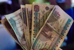 هلع بين عملاء البنوك بسبب فراغ ماكينات الصرف الآلي من الأموال