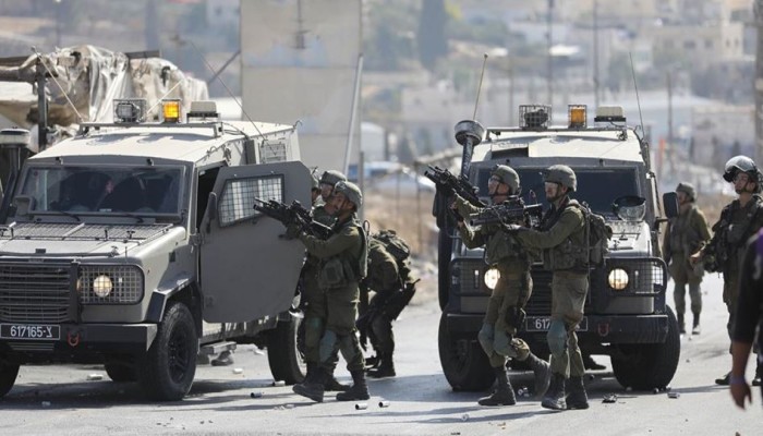 مواجهات مع الاحتلال بالضفة والقدس وإطلاق نار وزجاجات حارقة ورشق حجارة