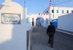 انقلاب تونس.. نشطاء يتداولون فيديو لسياح صهاينة في مطار قرطاج