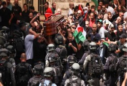 لوموند: جنازة شيرين أبو عاقلة أثبتت أن القدس عاصمة فلسطين