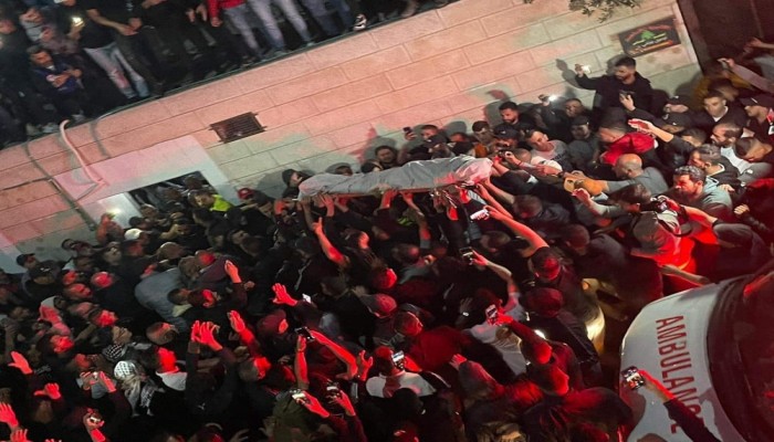 52 إصابة بقمع الاحتلال مشيعي الشهيد وليد الشريف في القدس