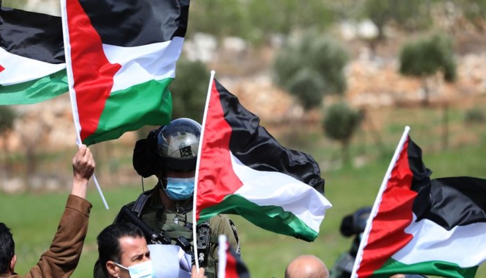 طائرة مسيّرة تحمل العلم الفلسطيني في سماء باب العامود بالقدس المحتلة