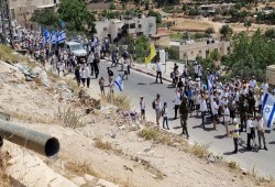 الصهاينة ينظمون مسيرة استفزازية في الخليل