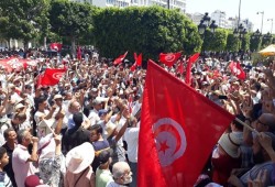مظاهرة حاشدة في تونس تطالب بإسقاط انقلاب سعيّد