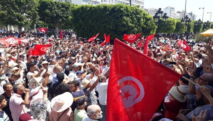 مظاهرة حاشدة في تونس تطالب بإسقاط انقلاب سعيّد