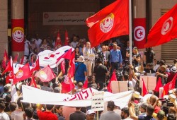 تونس.. اتحاد الشغل يقر إضرابا جديدا ويؤجل تحديد موقفه من الاستفتاء