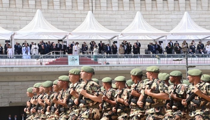 الجيش الجزائري يهتف: قوة غزة.. تحيا فلسطين