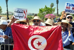 انقلاب تونس.. حشد جماهيري يستنكر التحقيق مع الغنوشي