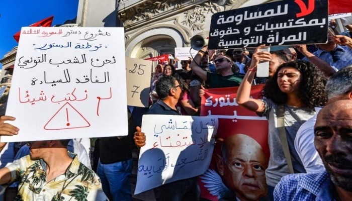 تونس.. إدانات واسعة لاعتداء الأمن على متظاهرين ضد استفتاء سعيّد