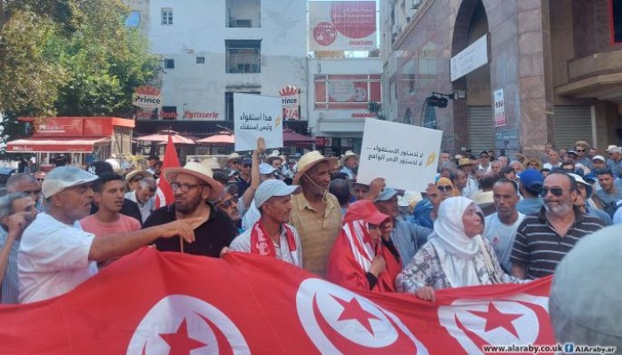 الاقتصاد التونسي على حافة الانهيار.. ديون وموظفون بلا رواتب