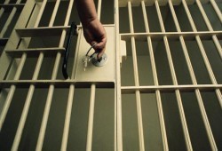 حبس صحفيين 15 يوماً بعد فضيحة أكشاك الداخلية