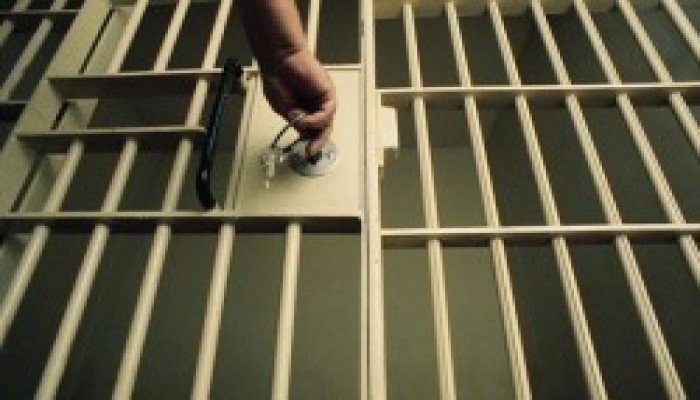 حبس صحفيين 15 يوماً بعد فضيحة أكشاك الداخلية