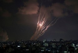 صواريخ المقاومة تقصف مباني الاحتلال في سديروت وعسقلان