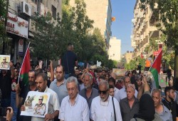 حشود داعمة لغزة والقدس وهتافات مؤيدة للمقاومة وسط رام الله
