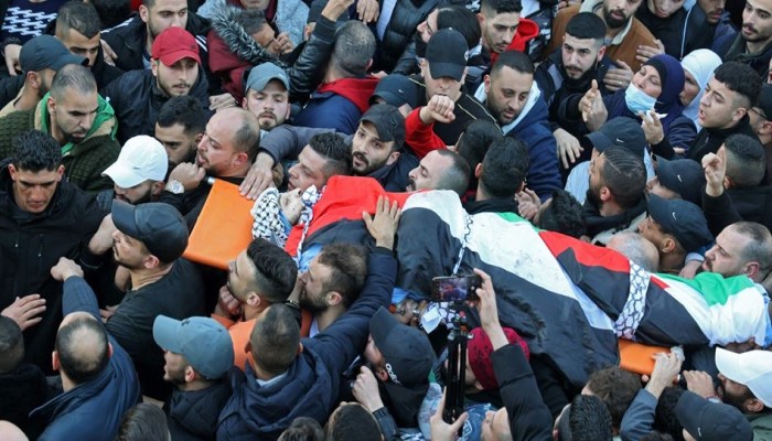 آلاف الفلسطينيين يشيعون شهداء مجزرة نابلس