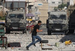 استشهاد جريح في غزة.. وإصابات بمواجهات مع الاحتلال بالضفة