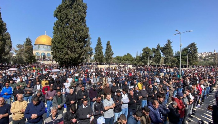 50 ألفًا يشهدون صلاة الجمعة في المسجد الأقصى