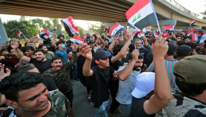 مظاهرات بالعراق تهتف: الشعب يريد إسقاط النظام