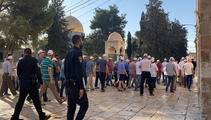عشرات المستوطنين يقتحمون المسجد الأقصى