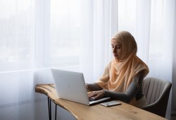 محكمة العدل للاتحاد الأوروبي تقرّ حظرًا على ارتداء الحجاب في العمل