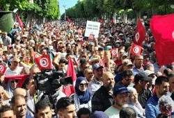 انقلاب تونس.. 30 منظمة تستنكر توظيف الشرطة والقضاء ضد الحراك الشعبي