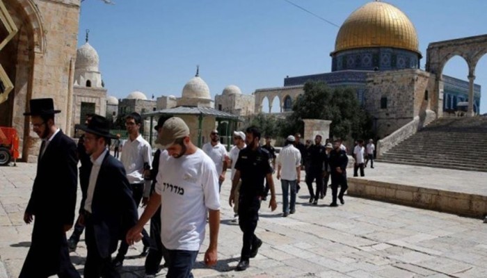 عشرات المستوطنين الصهاينة يقتحمون المسجد الأقصى