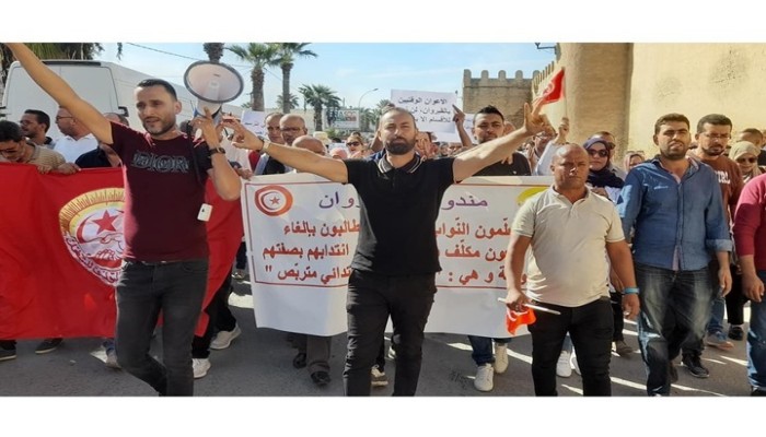 مظاهرة للمعلمين بتونس تطالب بتسوية أوضاعهم المهنية