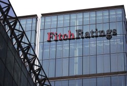 وكالة فيتش تخفض نظرتها المستقبلية لمصر من مستقرة إلى سلبية