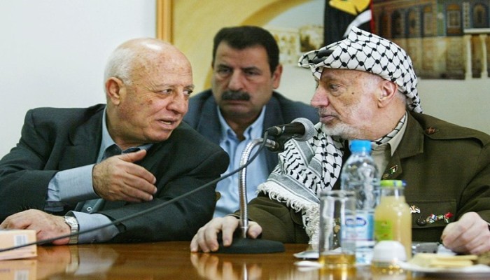 الكشف عن أسرار علاقة ياسر عرفات بأحمد قريع وأبو مازن ودحلان