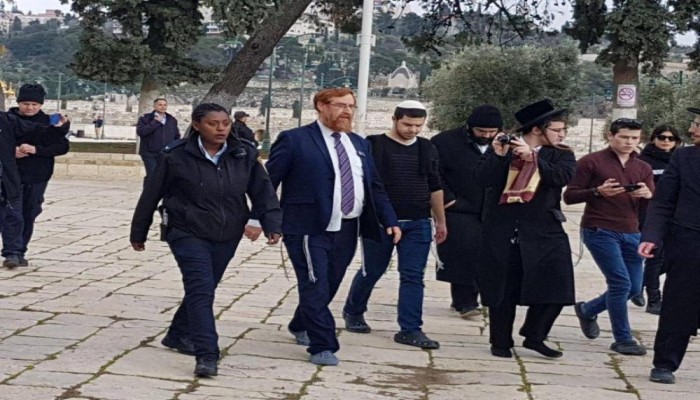 عشرات الصهاينة يقتحمون الأقصى بقيادة الحاخام المتطرف جليك