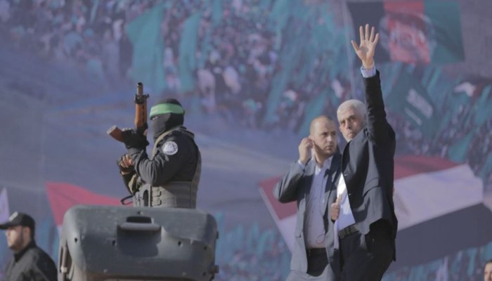 السنوار: نتفق مع كل من يحمل البندقية ونحذر الاحتلال من التمادي