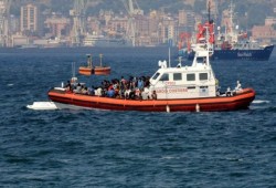 أوبزيرفر: المصريون يخاطرون بحياتهم هربا من الانهيار الاقتصادي والقمع