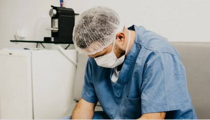 استقالة 11 ألف طبيب..  والنقابة تحذر