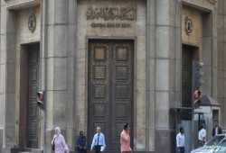 فايننشال تايمز ترصد تأثير أزمة العملات الأجنبية على الاقتصاد المصري