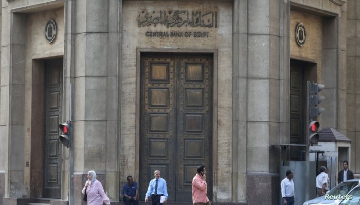 فايننشال تايمز ترصد تأثير أزمة العملات الأجنبية على الاقتصاد المصري