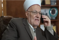 الشيخ عكرمة صبري يحذر من مخطط ضد الأقصى.. والاحتلال يقتحم منزله